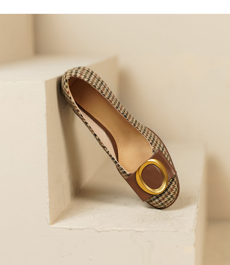Elegantes tacones metálicos con lazo de Isabella Sol