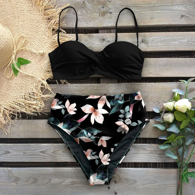 Bikini floral de talle alto de Isabella Sol