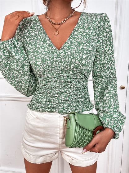 Elegante top floral de manga larga con escote en V de Isabella Sol.