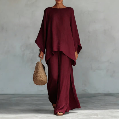 Conjunto minimalista de top de corte relajado y pantalón de pierna ancha para mujer.