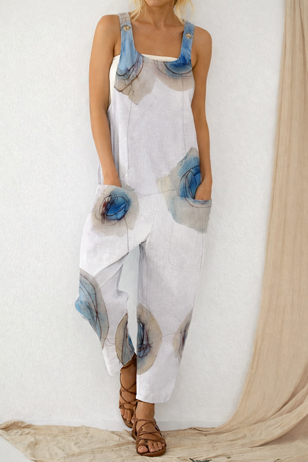 Mono holgado con estampado artístico de Isabella Sol