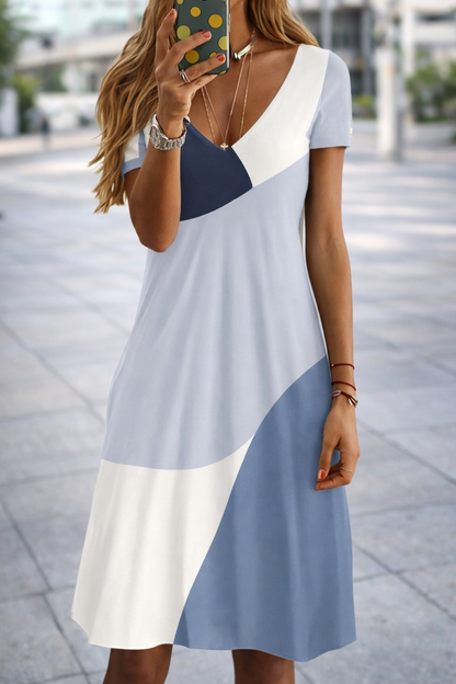 Elegante vestido de talla grande con escote en V de Isabella Sol.