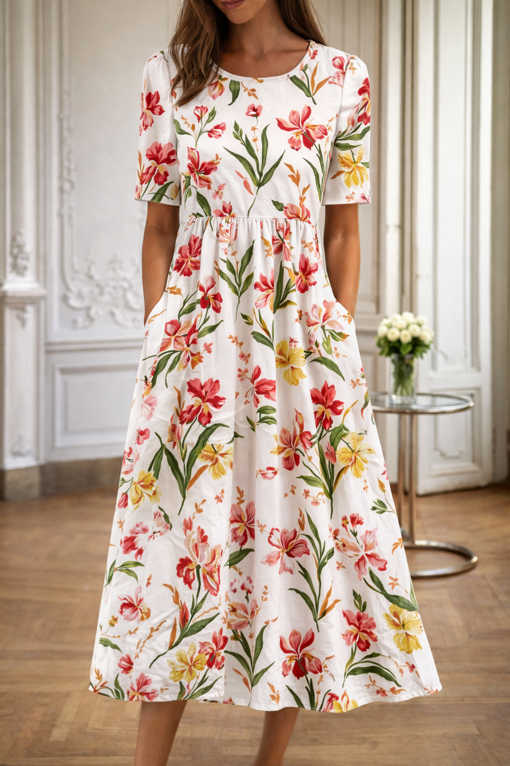 Vestido de cuello redondo con estampado floral de Isabella Sol