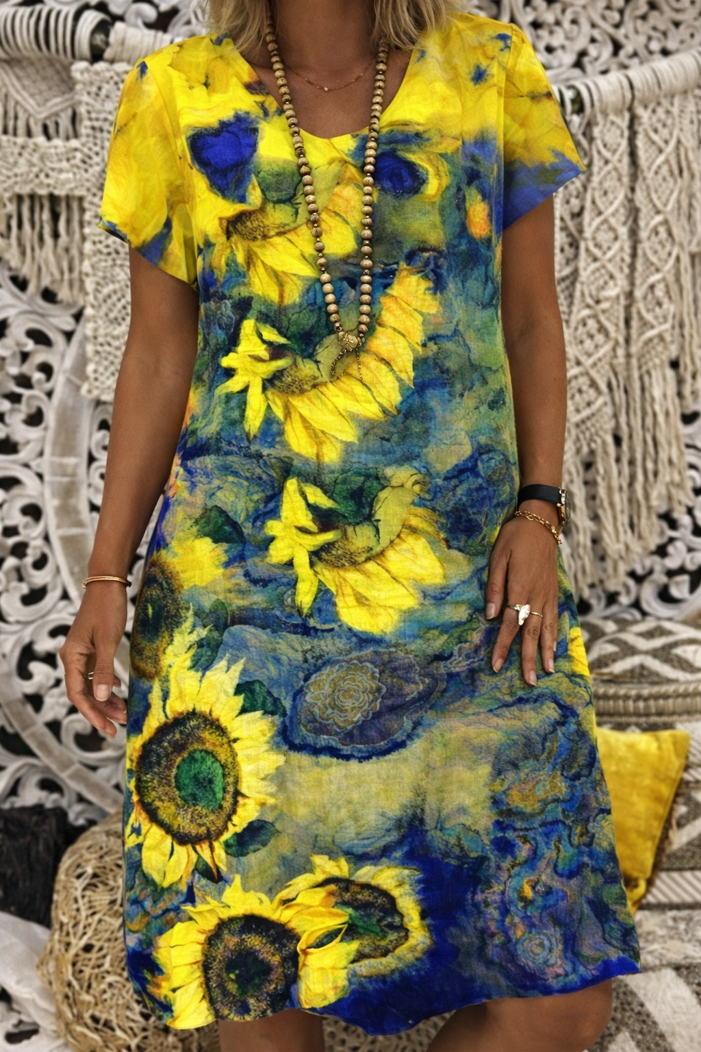 Vestido midi floral con escote en V de Isabella Sol