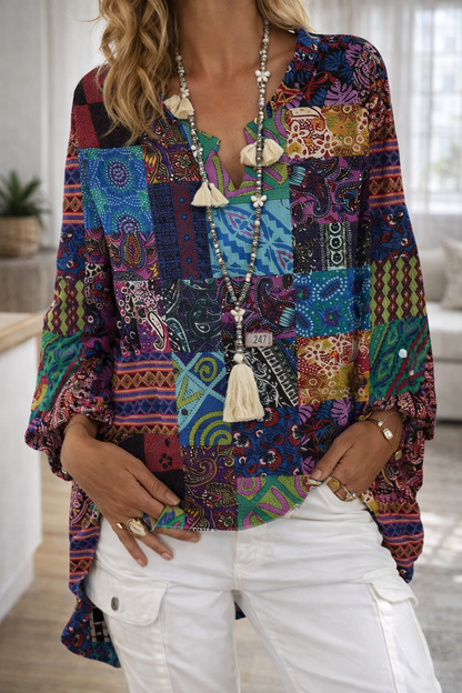 Top con cuello en V estampado vibrante de Isabella Sol