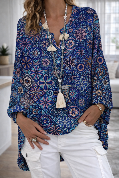 Top con cuello en V estampado vibrante de Isabella Sol