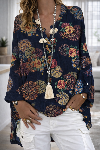 Top con cuello en V estampado vibrante de Isabella Sol