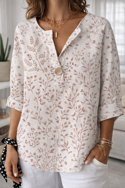 Top informal con cuello en V y botones de Isabella Sol con estampado floral.