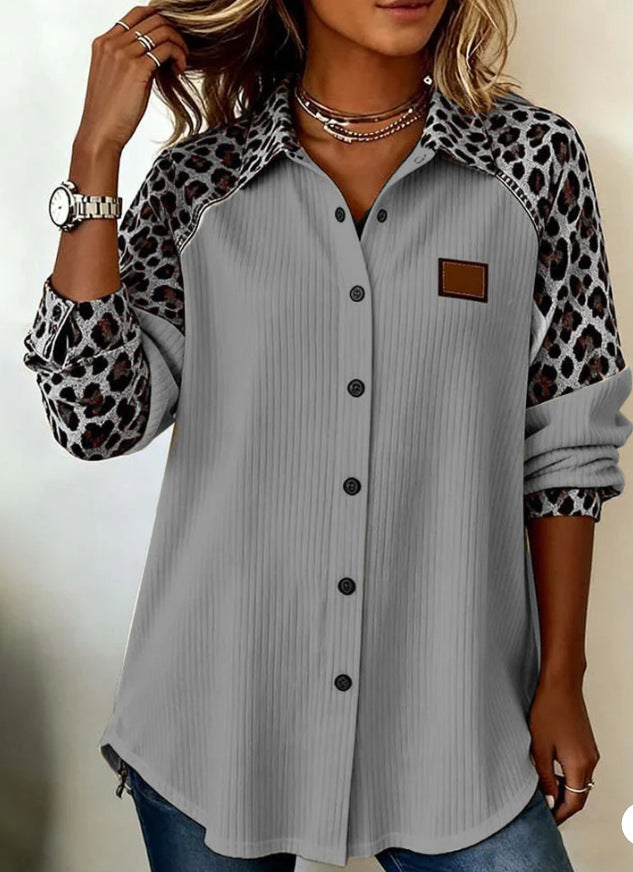 Blusa moderna estampada con solapa de Isabella Sol