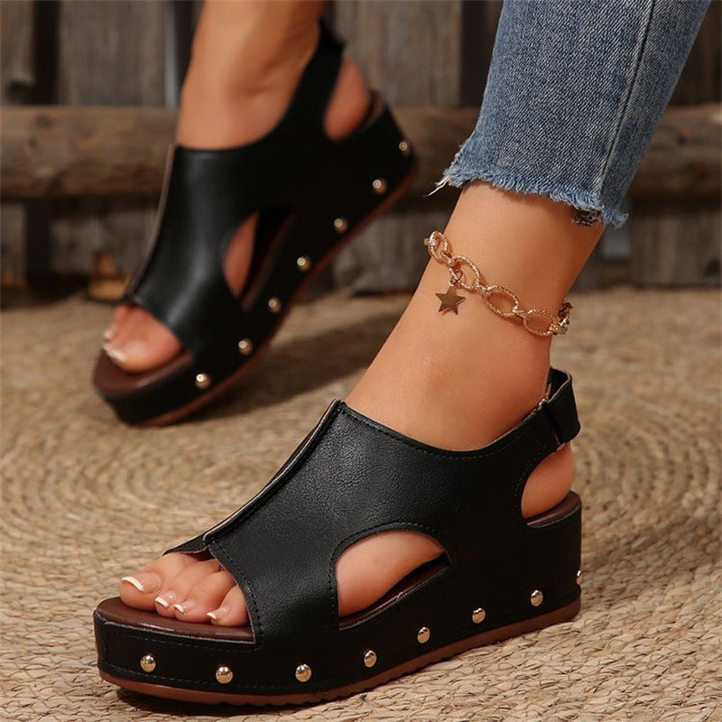 Elegantes sandalias de plataforma con puntera abierta de Isabella Sol