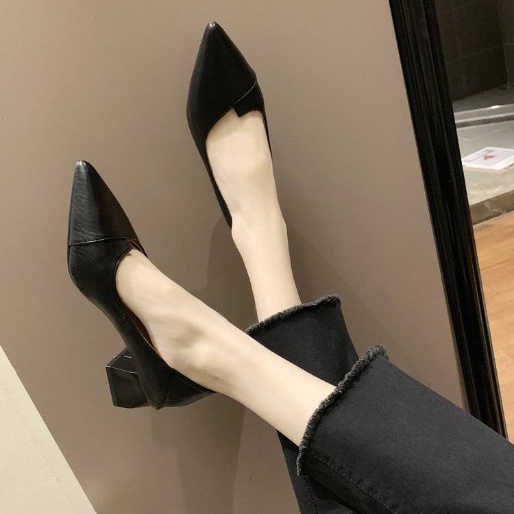 Zapatos de tacón ancho versátiles de Isabella Sol