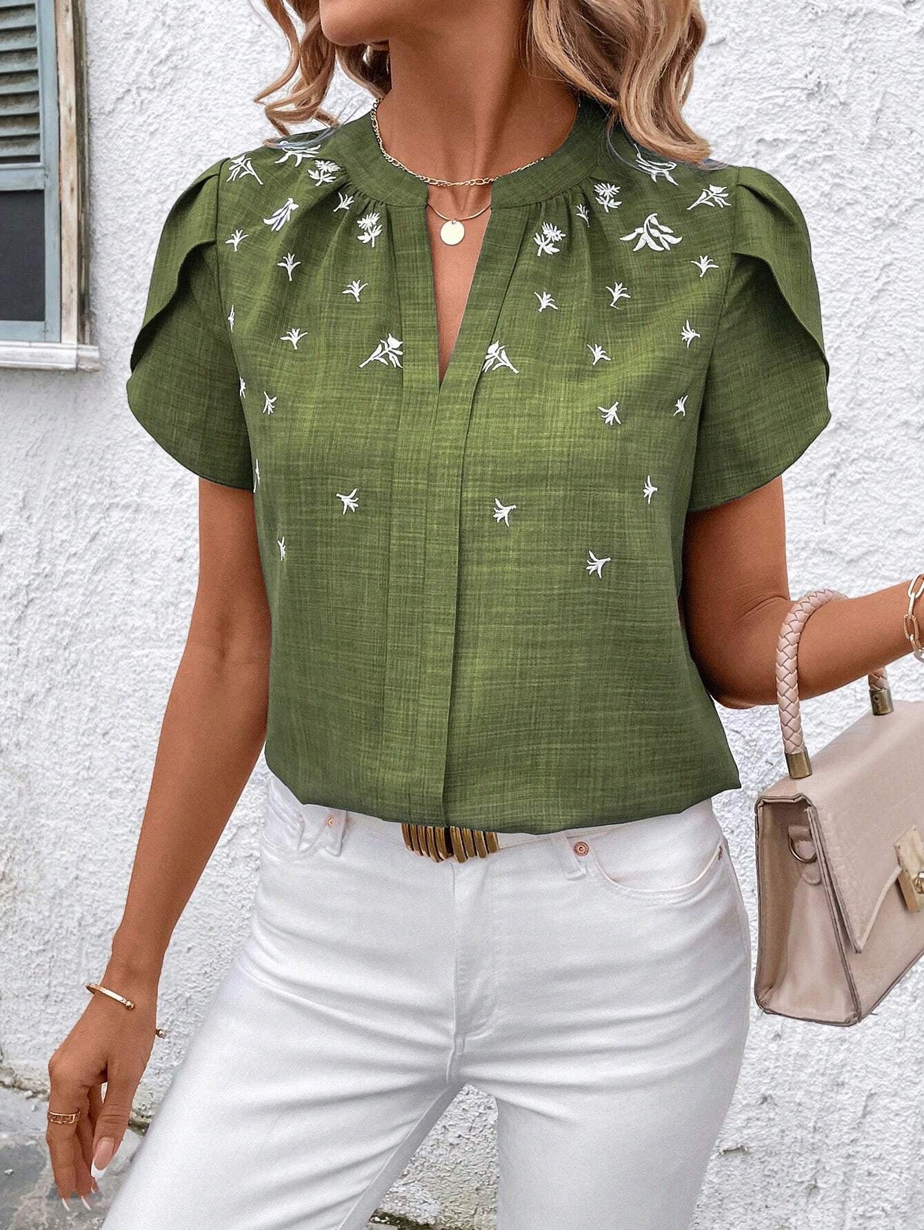 Blusa elegante estampada Isabella Sol con pliegues en los hombros.