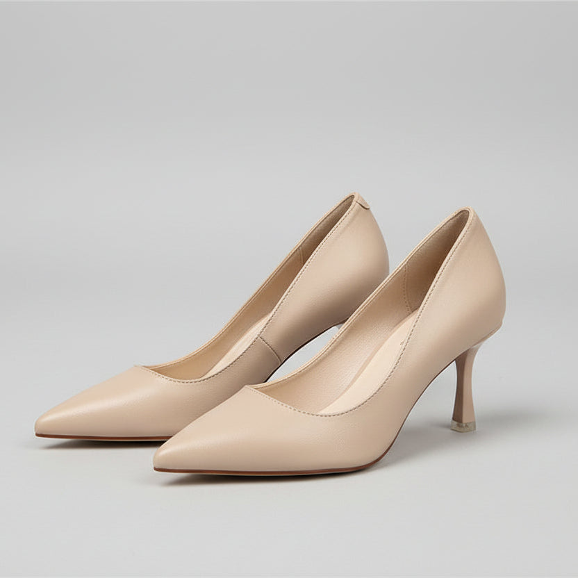 Elegantes zapatos de tacón de punta de Isabella Sol.