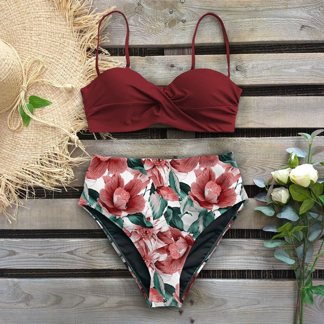 Bikini floral de talle alto de Isabella Sol
