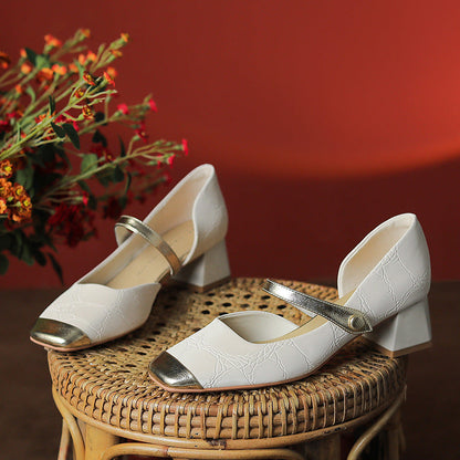 Zapatos de tacón medio con hebilla retro de Isabella Sol