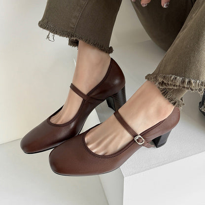 Retro Mary Jane Heels by Isabella Sol