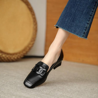 Elegantes mocasines de tacón grueso de Isabella Sol
