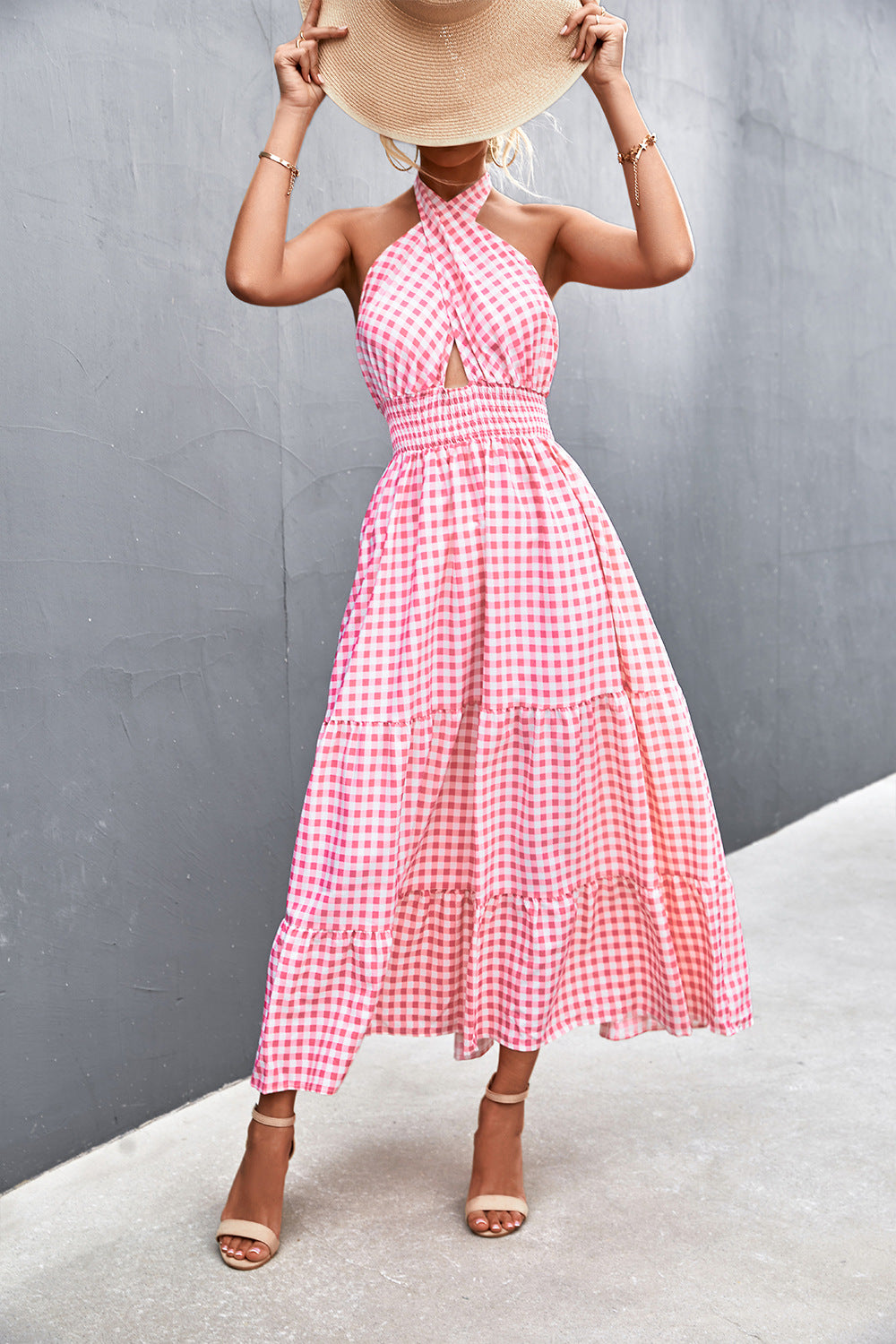 Elegante vestido halter sin espalda de Isabella Sol