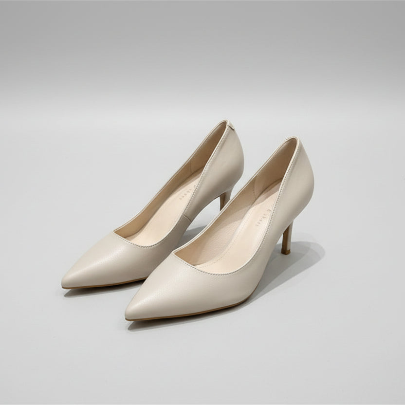 Elegantes zapatos de tacón de punta de Isabella Sol.