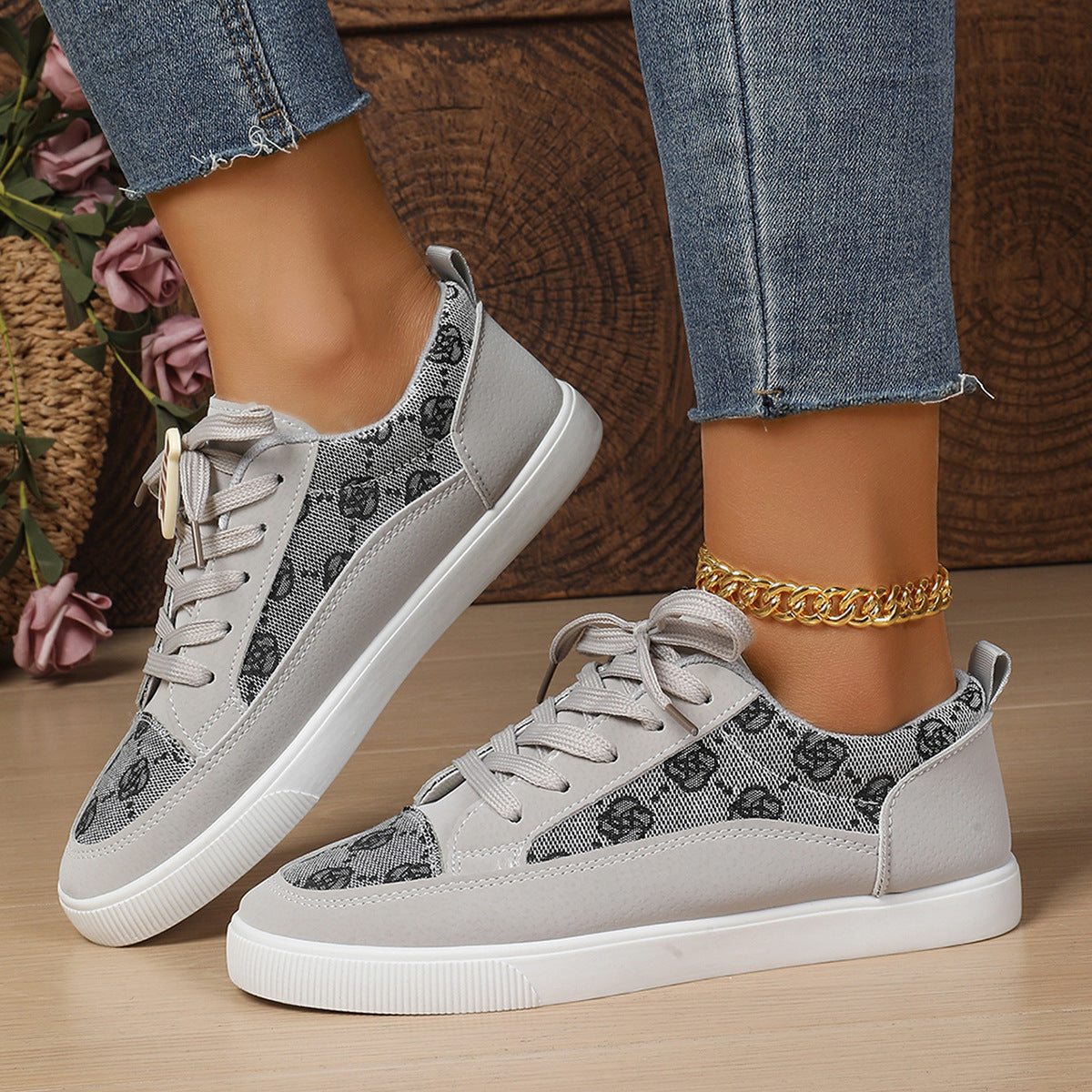 Zapatillas casuales Isabella Sol con bordado floral