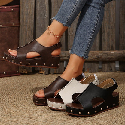 Elegantes sandalias de plataforma con puntera abierta de Isabella Sol