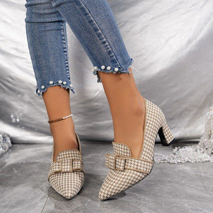 Elegantes tacones Isabella Sol con estampado de pata de gallo para uso diario.