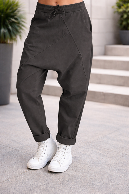 Pantalones harem de algodón de corte relajado de Isabella Sol
