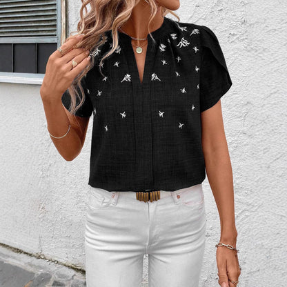 Blusa elegante estampada Isabella Sol con pliegues en los hombros.