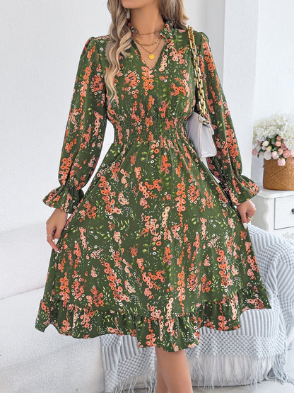 Vestido midi Isabella Sol con mangas acampanadas y estampado floral