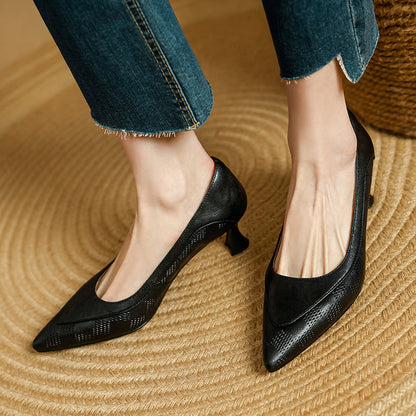 Elegantes zapatos de tacón de piel con punta de Isabella Sol.
