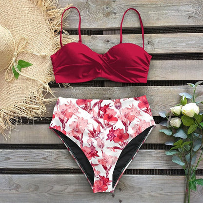 Bikini floral de talle alto de Isabella Sol