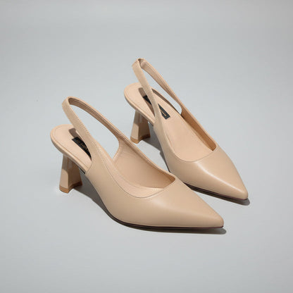 Elegantes zapatos de tacón de punta estilo retro de Isabella Sol.