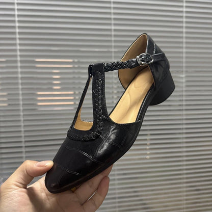 Zapatos de tacón grueso estilo Mary Jane de estilo retro de Isabella Sol