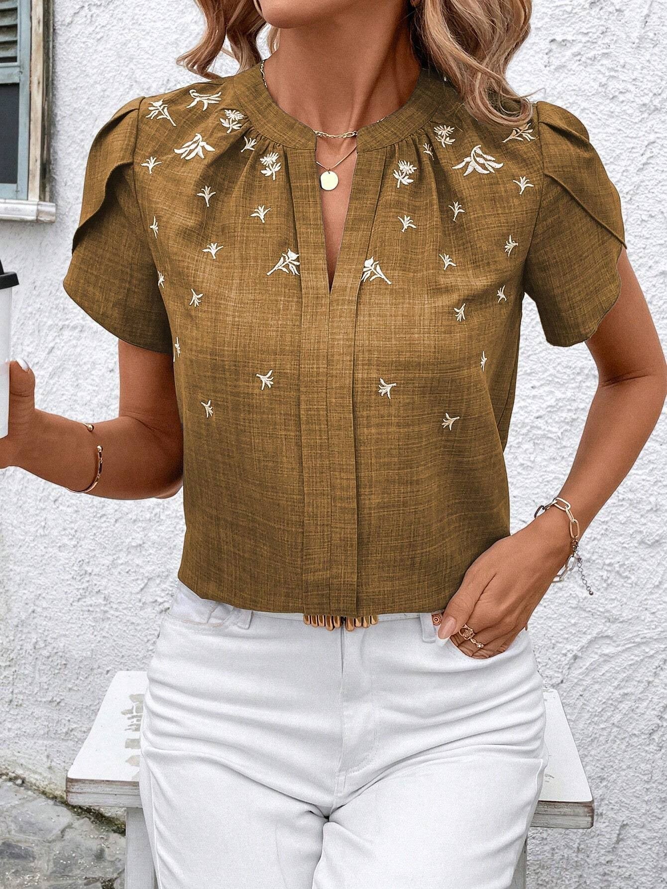 Blusa elegante estampada Isabella Sol con pliegues en los hombros.