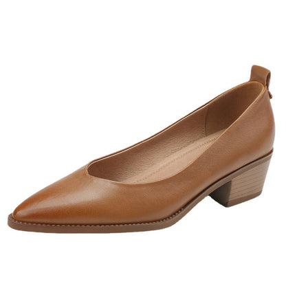 Elegantes zapatos de tacón bajo de piel de oveja de Isabella Sol.