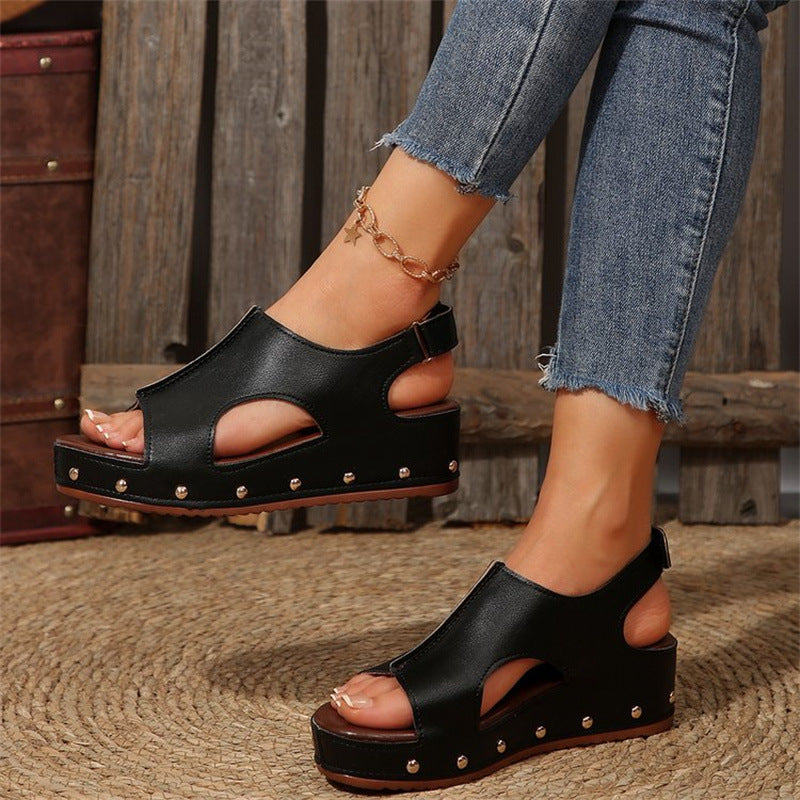 Elegantes sandalias de plataforma con puntera abierta de Isabella Sol