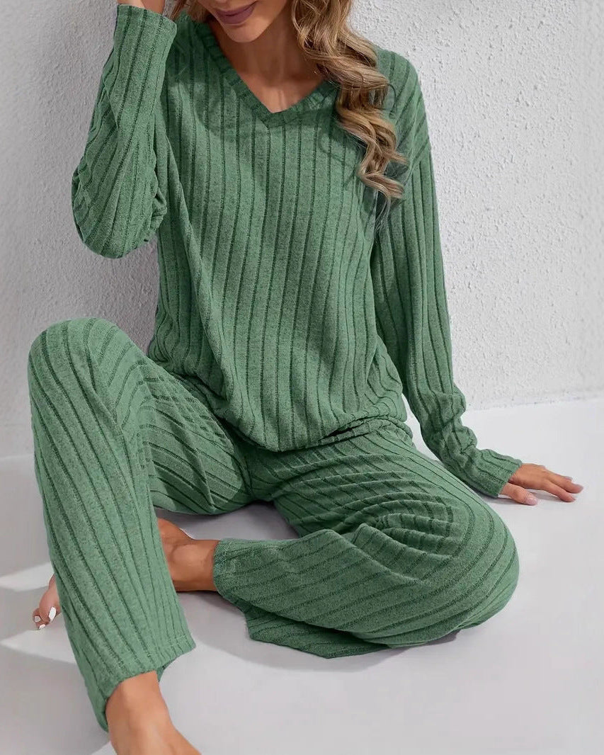 Conjunto informal y cómodo de top de manga larga y pantalón acanalados para mujer.