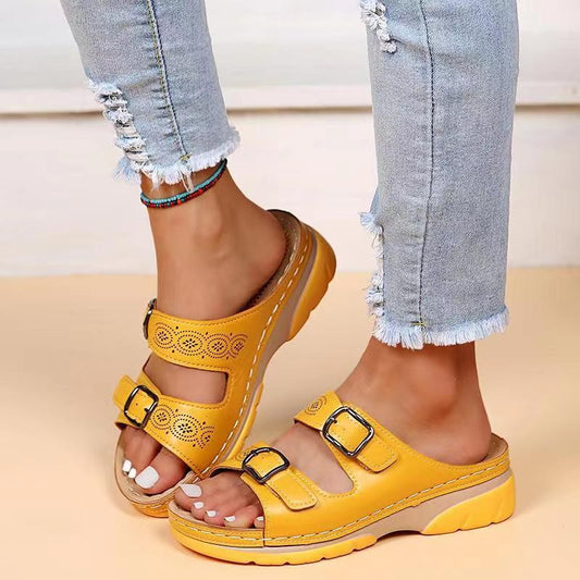 Elegantes sandalias de cuña de Isabella Sol