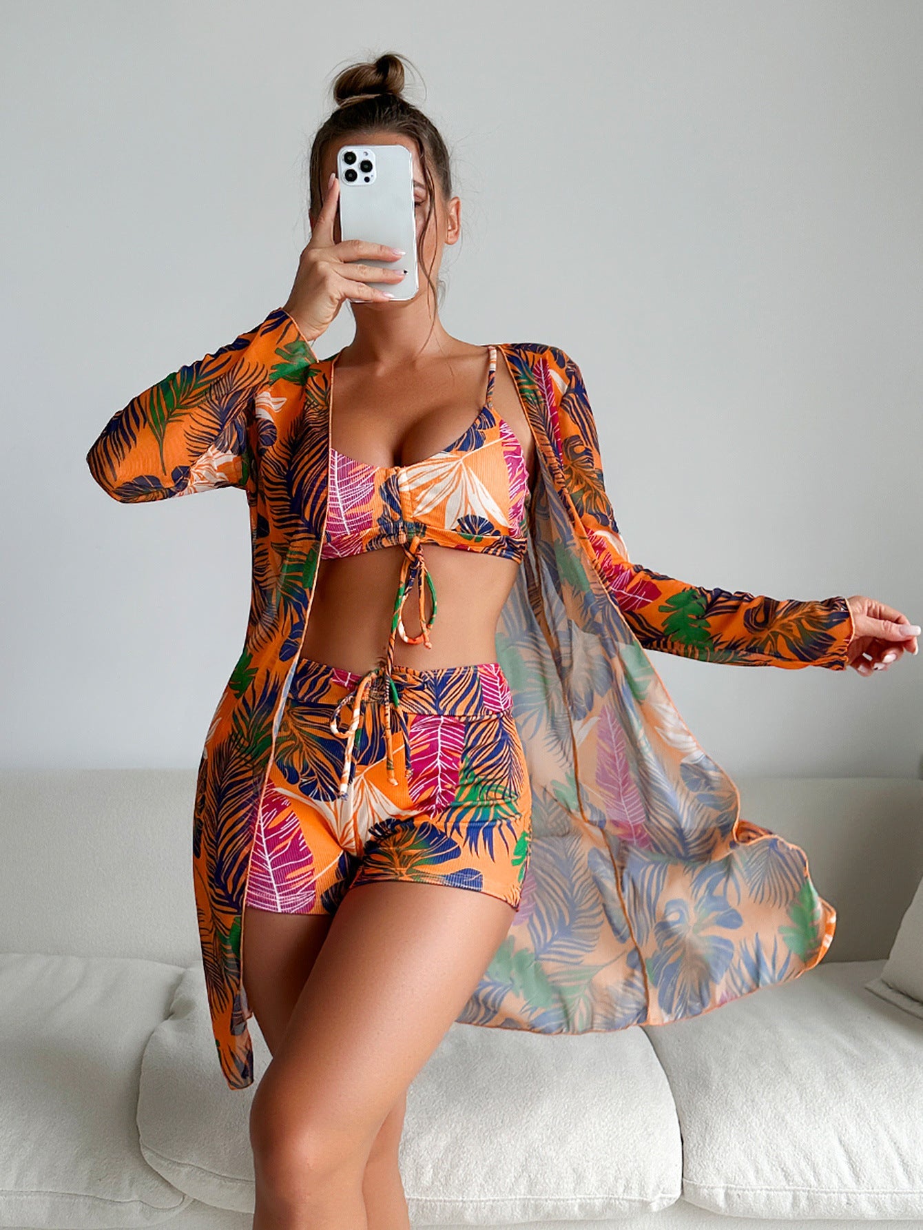 Conjunto de bikini de tres piezas Isabella Sol con estampado vibrante