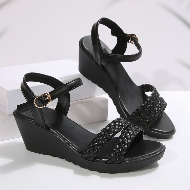 Elegantes sandalias de cuña de Isabella Sol