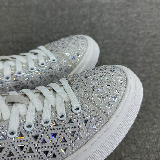 Zapatillas deportivas de ante con pedrería de Isabella Sol