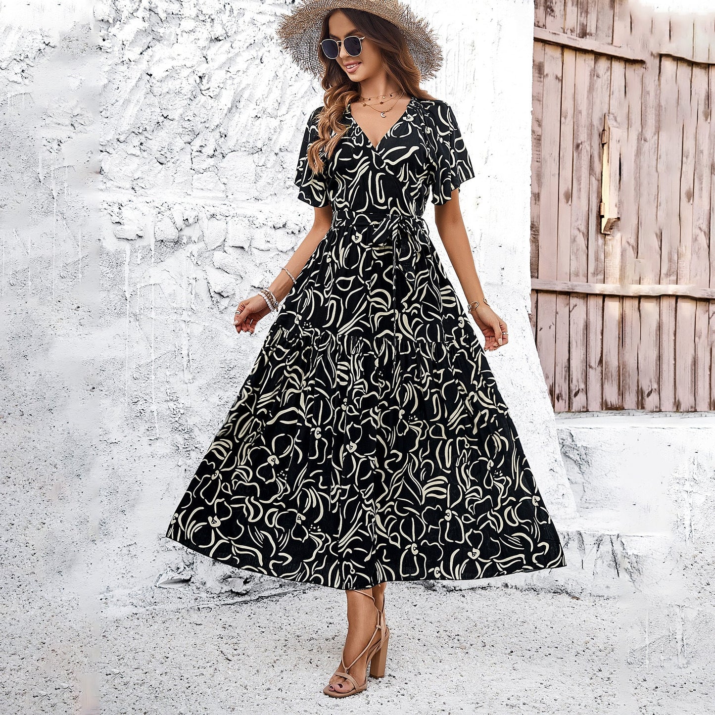 Elegante vestido midi geométrico de manga corta de Isabella Sol