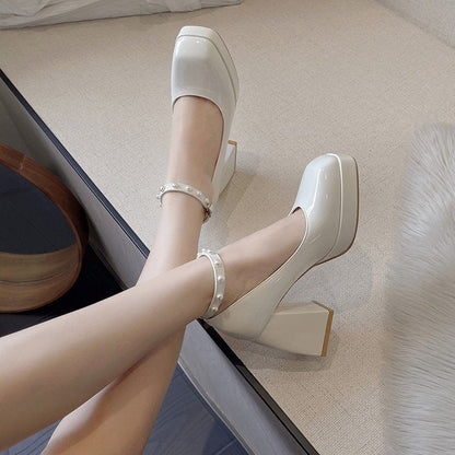 Zapatos de tacón ancho elegantes de Isabella Sol