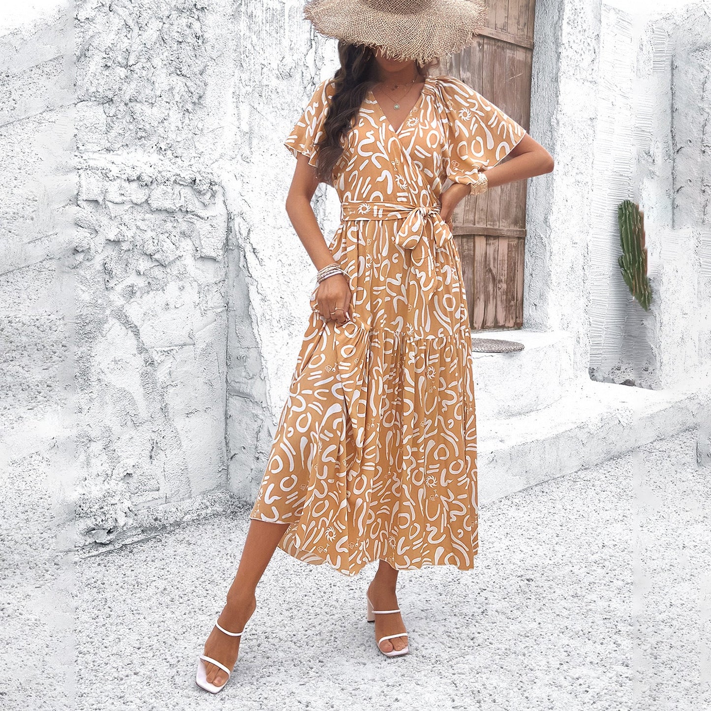Elegante vestido midi geométrico de manga corta de Isabella Sol