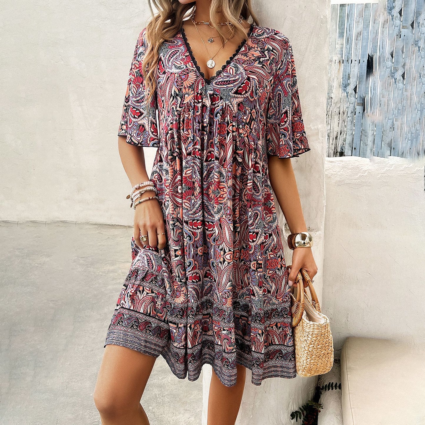 Vestido bohemio estampado con escote en V de Isabella Sol