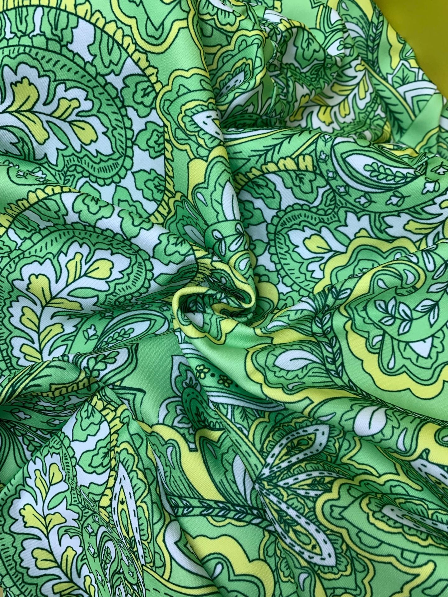 Mono de verano Isabella Sol con estampado vibrante