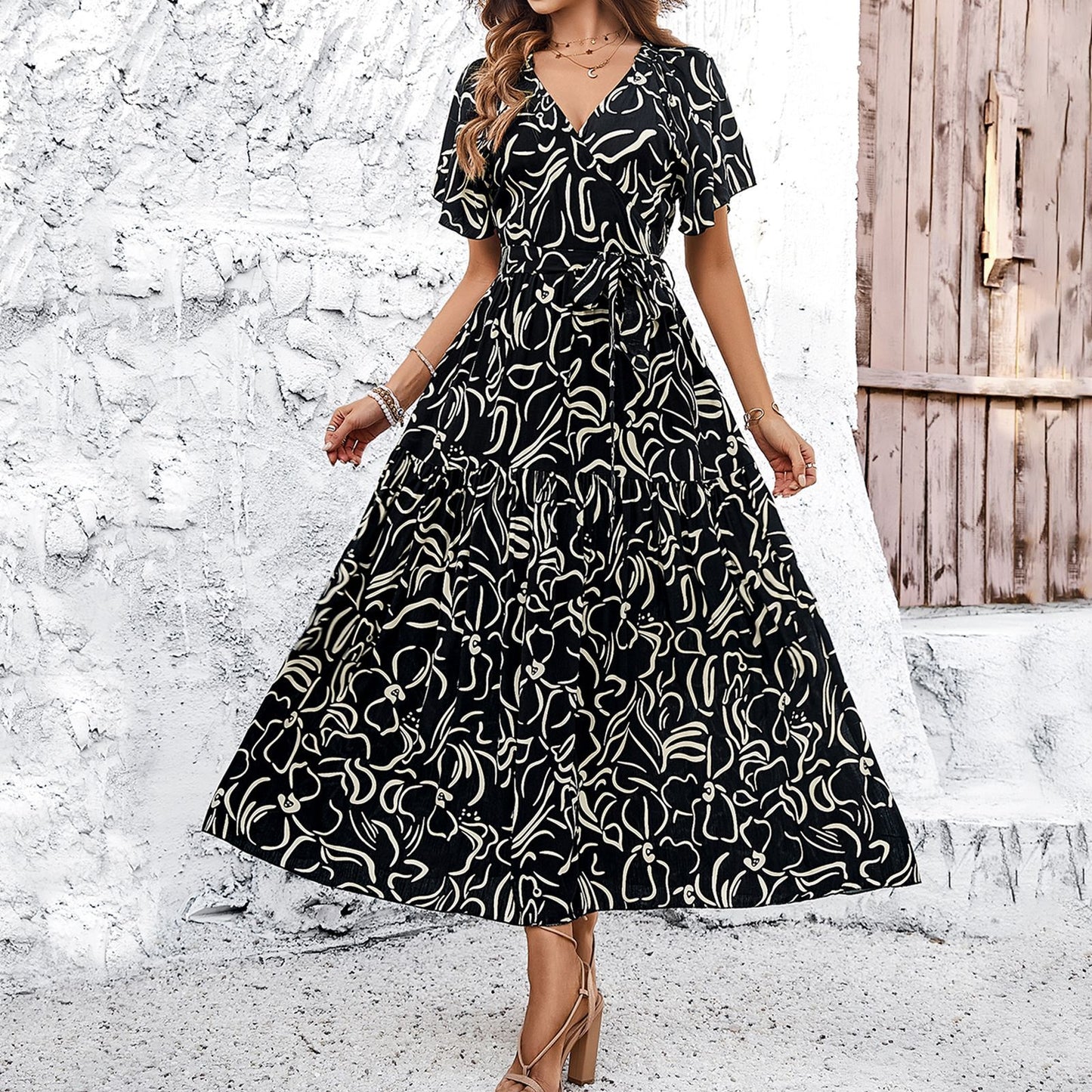 Vestido midi de manga corta con estampado floral de Isabella Sol