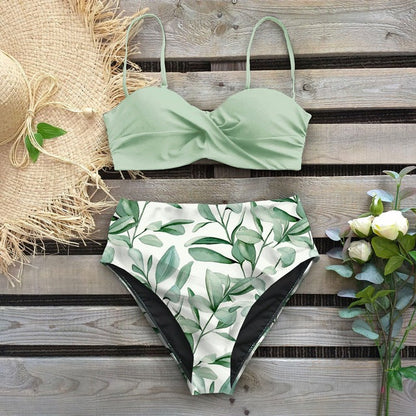 Bikini floral de talle alto de Isabella Sol