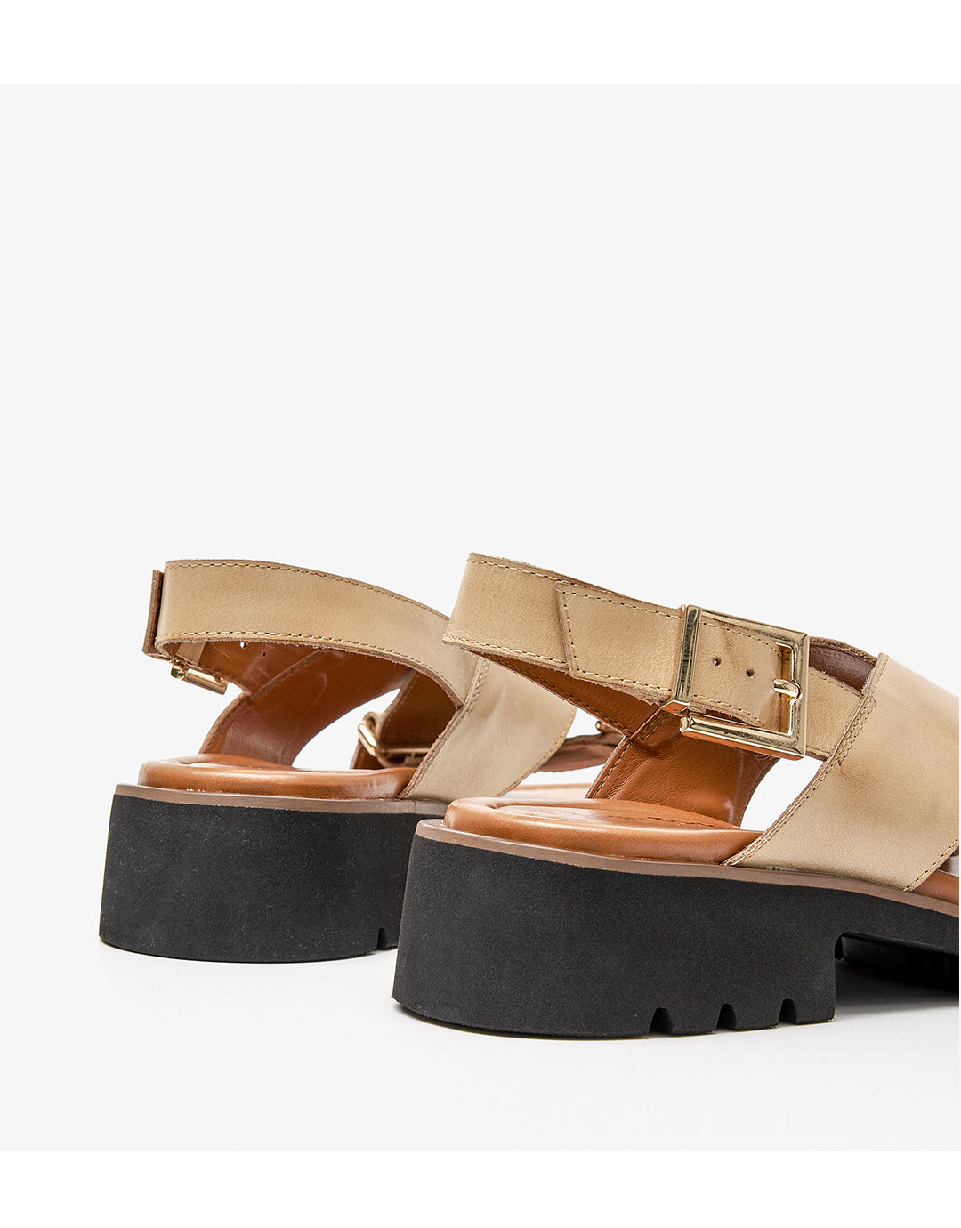 Sandalias retro con tiras cruzadas de Isabella Sol