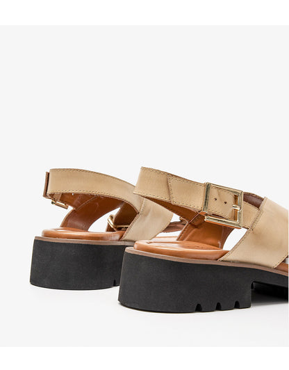 Sandalias retro con tiras cruzadas de Isabella Sol